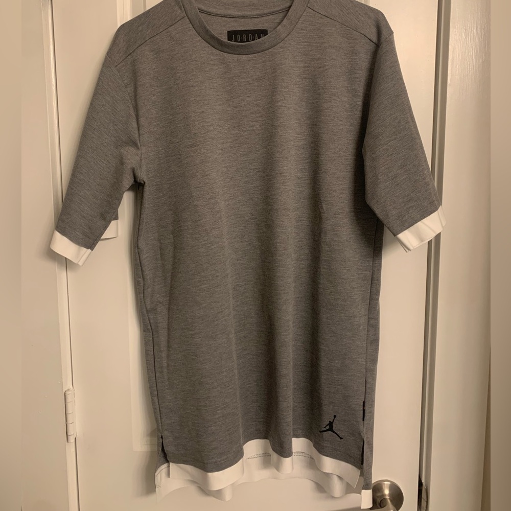Men’s AirJordan grey and white shirt. Size medium. Never worn!